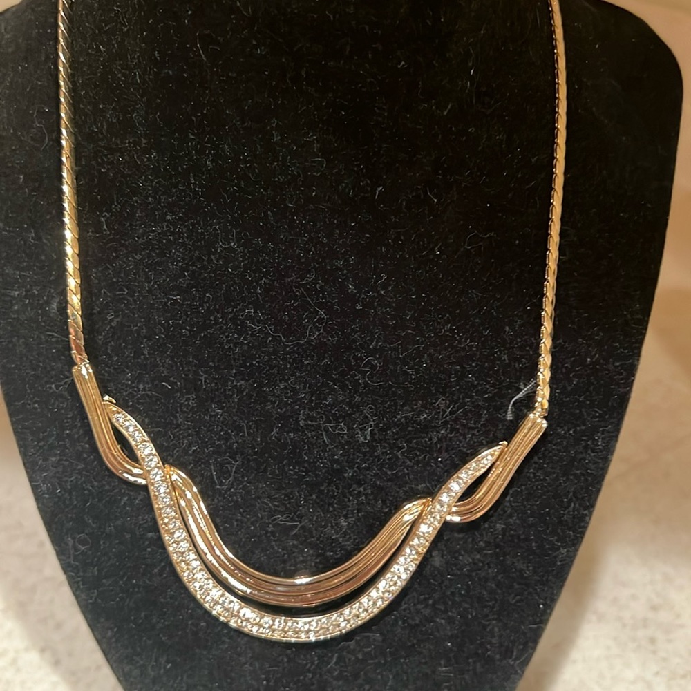 Trifari jewelry plated, gold with diamond nails in the front 18 inch neck
